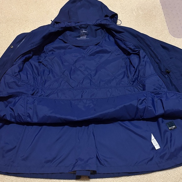 L.L. Bean Women's Raincoat - Picture 6 of 16